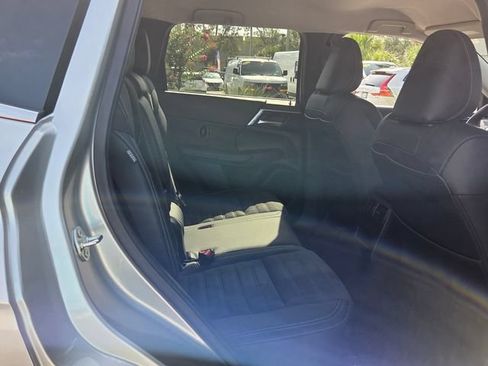 Used 2023 Mitsubishi Outlander SE FWD image 17