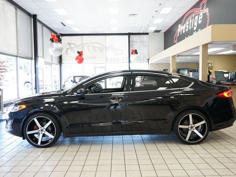 Used 2020 Ford Fusion SE FWD image 3