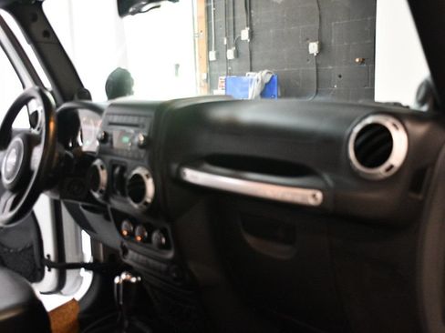 Used 2014 Jeep Wrangler Unlimited Sahara AWD/4WD image 33