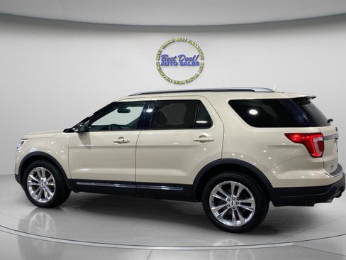 Used 2018 Ford Explorer XLT w/ Equipment Group 202A AWD/4WD image 3