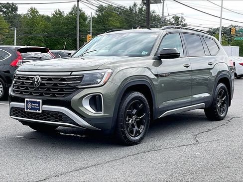 Used 2024 Volkswagen Atlas Peak Edition SE AWD/4WD image 2