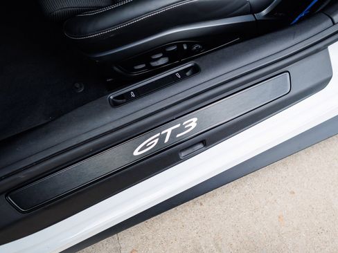 Used 2022 Porsche 911 GT3 image 45