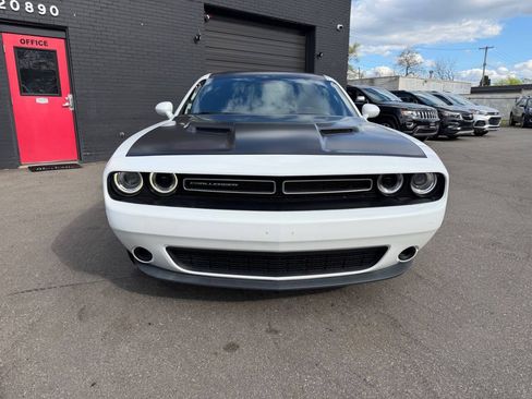Used 2017 Dodge Challenger SXT RWD image 2