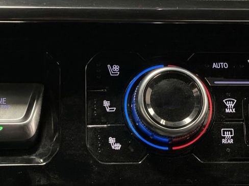 Used 2023 GMC Sierra 1500 AT4 image 7