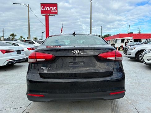 Used 2017 Kia Forte LX image 7