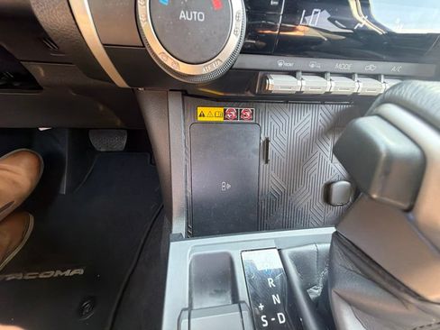 Used 2025 Toyota Tacoma SR5 w/ SR5 Upgrade Package AWD/4WD image 25