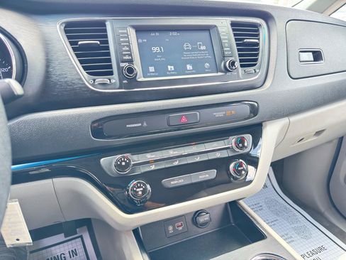 Used 2019 Kia Sedona L FWD image 21