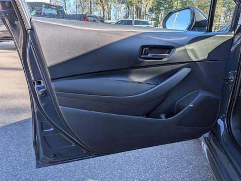 Used 2025 Toyota Corolla LE image 12