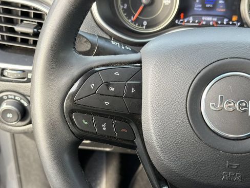 Used 2023 Jeep Cherokee Altitude Lux AWD/4WD image 25