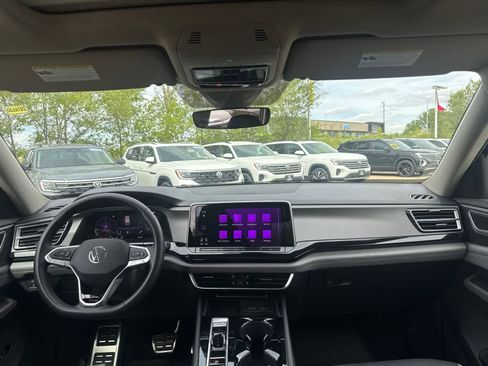 Used 2025 Volkswagen Atlas Peak Edition SE AWD/4WD image 10