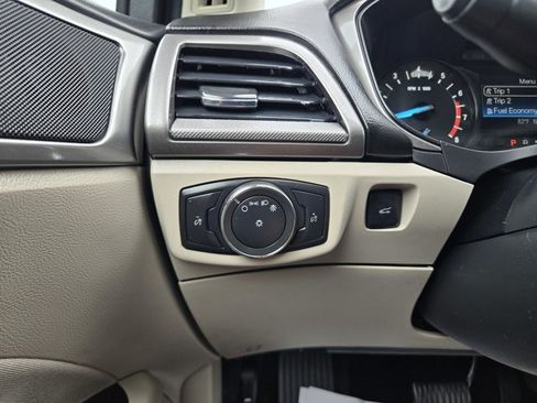 Used 2017 Ford Fusion SE FWD image 22