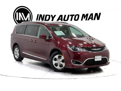 Used 2017 Chrysler Pacifica Touring-L Plus image 2