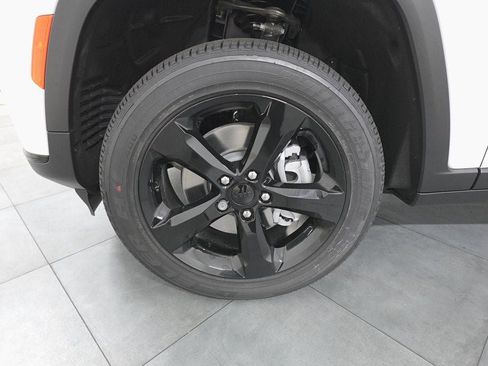 New 2025 Jeep Grand Cherokee L Altitude image 27