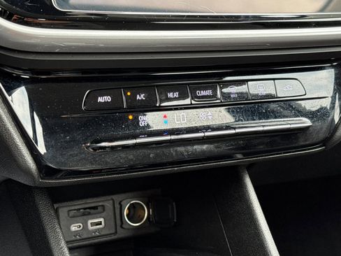 Used 2022 Chevrolet Bolt EUV LT image 23