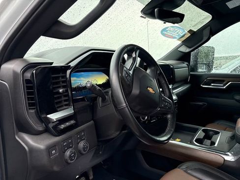 Used 2024 Chevrolet Silverado 2500 High Country w/ Technology Package AWD/4WD image 8