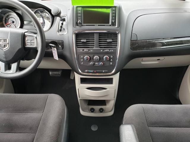 Used 2018 Dodge Grand Caravan SE w/ UConnect Hands-Free Group FWD image 14