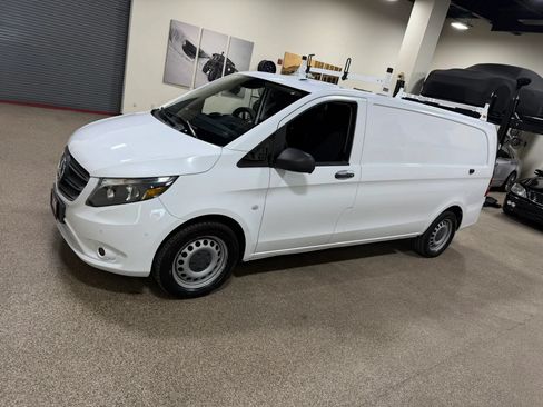 Used 2021 Mercedes-Benz Metris image 9