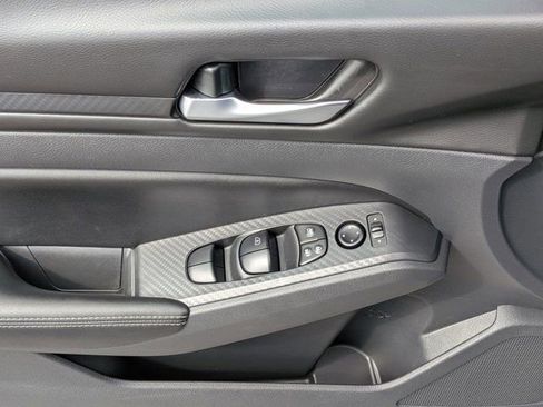 Used 2025 Nissan Altima 2.5 SV image 17