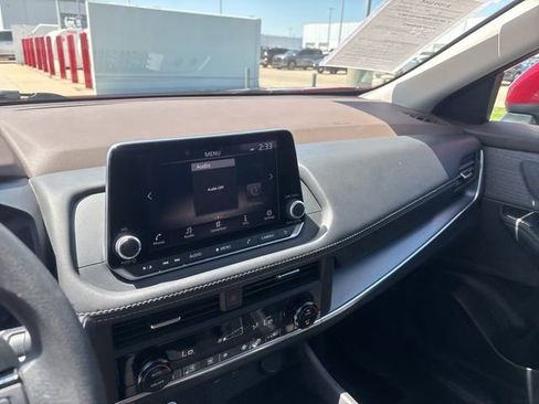 Used 2023 Nissan Rogue SV FWD image 8