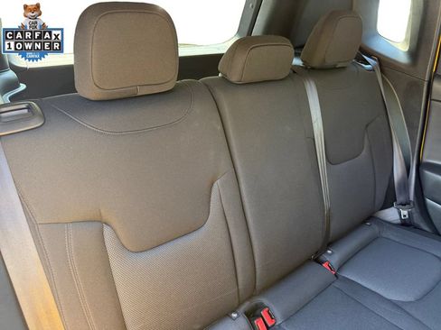 Used 2023 Jeep Renegade Latitude AWD/4WD image 15