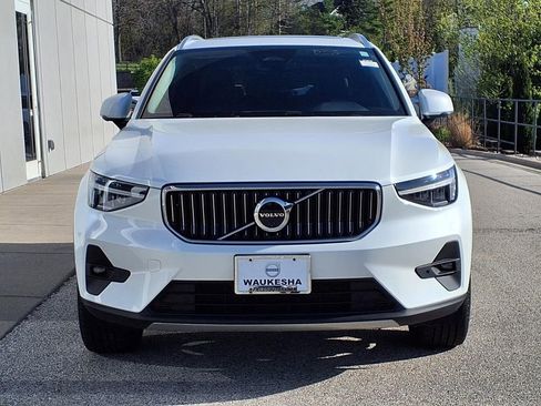 Certified 2025 Volvo XC40 B5 Plus AWD/4WD image 2