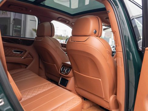 Used 2017 Bentley Bentayga image 39