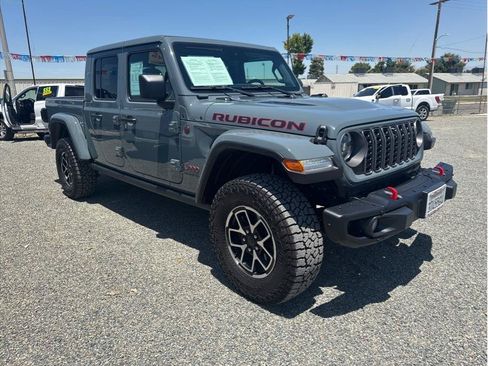 Used 2025 Jeep Gladiator Rubicon AWD/4WD image 3