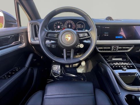 Used 2024 Porsche Cayenne S AWD/4WD image 8
