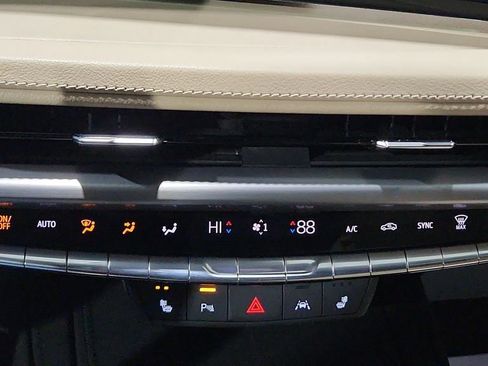 Used 2024 Cadillac XT4 Premium Luxury image 23