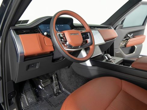 Used 2025 Land Rover Range Rover SV AWD/4WD image 19