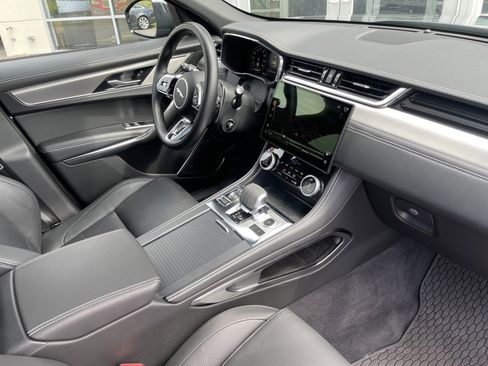 Certified 2024 Jaguar F-PACE R-Dynamic S image 10