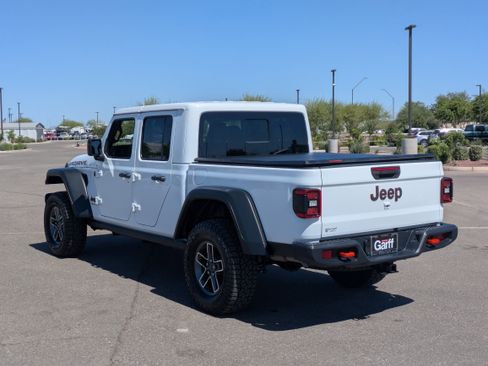 Used 2025 Jeep Gladiator Mojave image 3