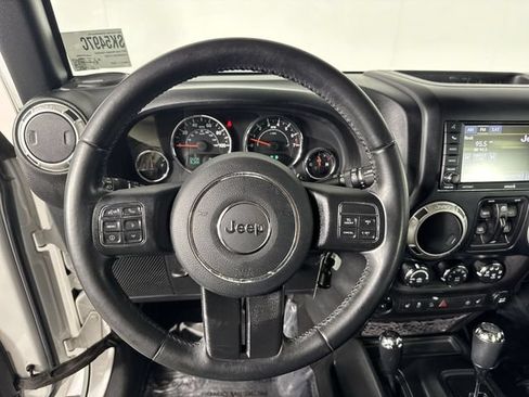 Used 2017 Jeep Wrangler Unlimited Sahara w/ Mopar Chrome Edition Group AWD/4WD image 9