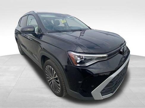Used 2025 Volkswagen Taos SE FWD image 14