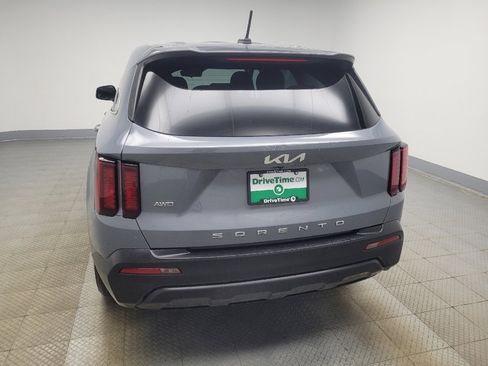 Used 2022 Kia Sorento LX image 6