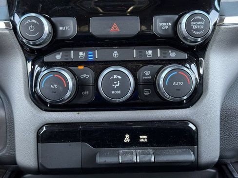 Used 2024 RAM 1500 Laramie AWD/4WD image 20