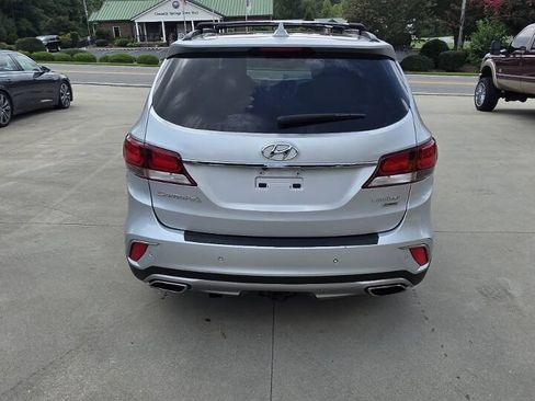Used 2017 Hyundai Santa Fe Limited FWD image 4