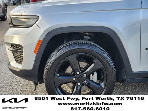 Used 2023 Jeep Grand Cherokee Altitude AWD/4WD image 8