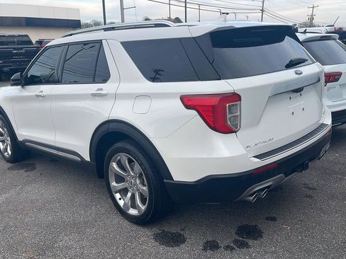 Used 2020 Ford Explorer Platinum w/ Premium Technology Package image 3