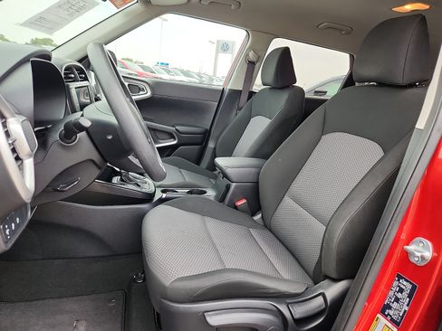 Used 2024 Kia Soul LX w/ Option Group 015 FWD image 13