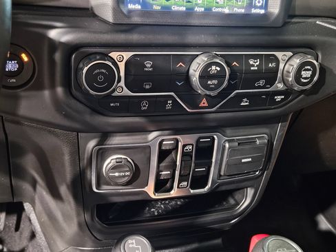 Used 2021 Jeep Gladiator Sport AWD/4WD image 32