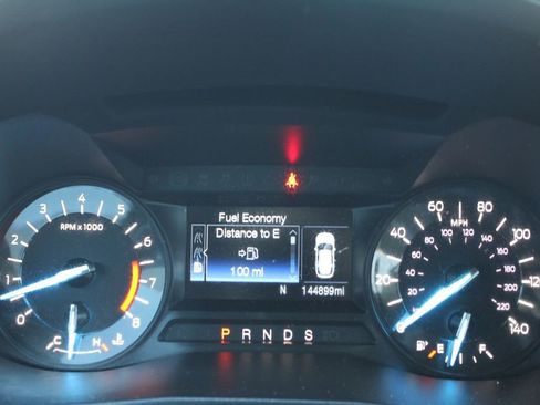 Used 2018 Ford Explorer XLT image 33