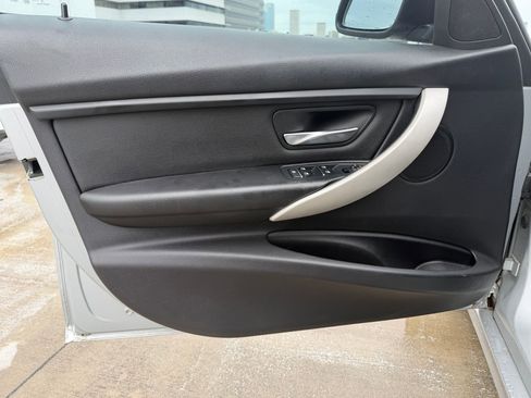 Used 2017 BMW 320i Sedan RWD image 19