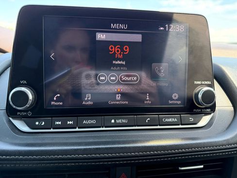 Used 2023 Nissan Rogue SV image 30