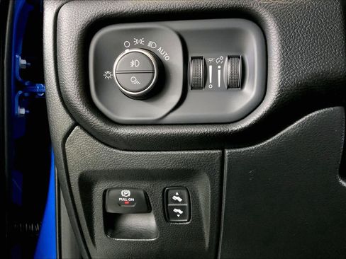 Used 2025 RAM 1500 Big Horn AWD/4WD image 35