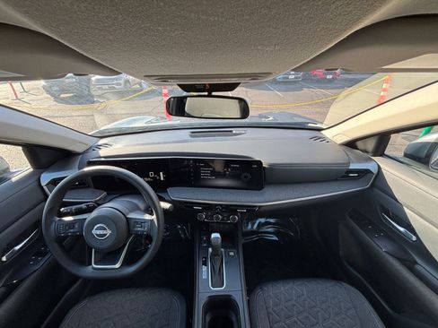 Used 2025 Nissan Kicks SV image 31