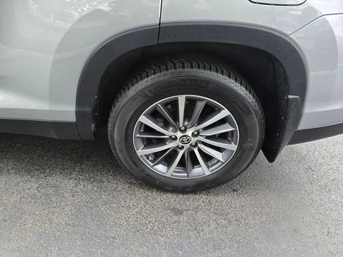 Used 2019 Toyota Highlander XLE AWD/4WD image 4