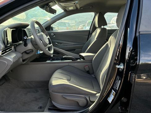 Used 2023 Hyundai Elantra SE FWD image 17