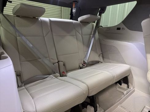 Certified 2025 Cadillac Escalade Premium Luxury Platinum w/ LPO, Radiant Package RWD image 28