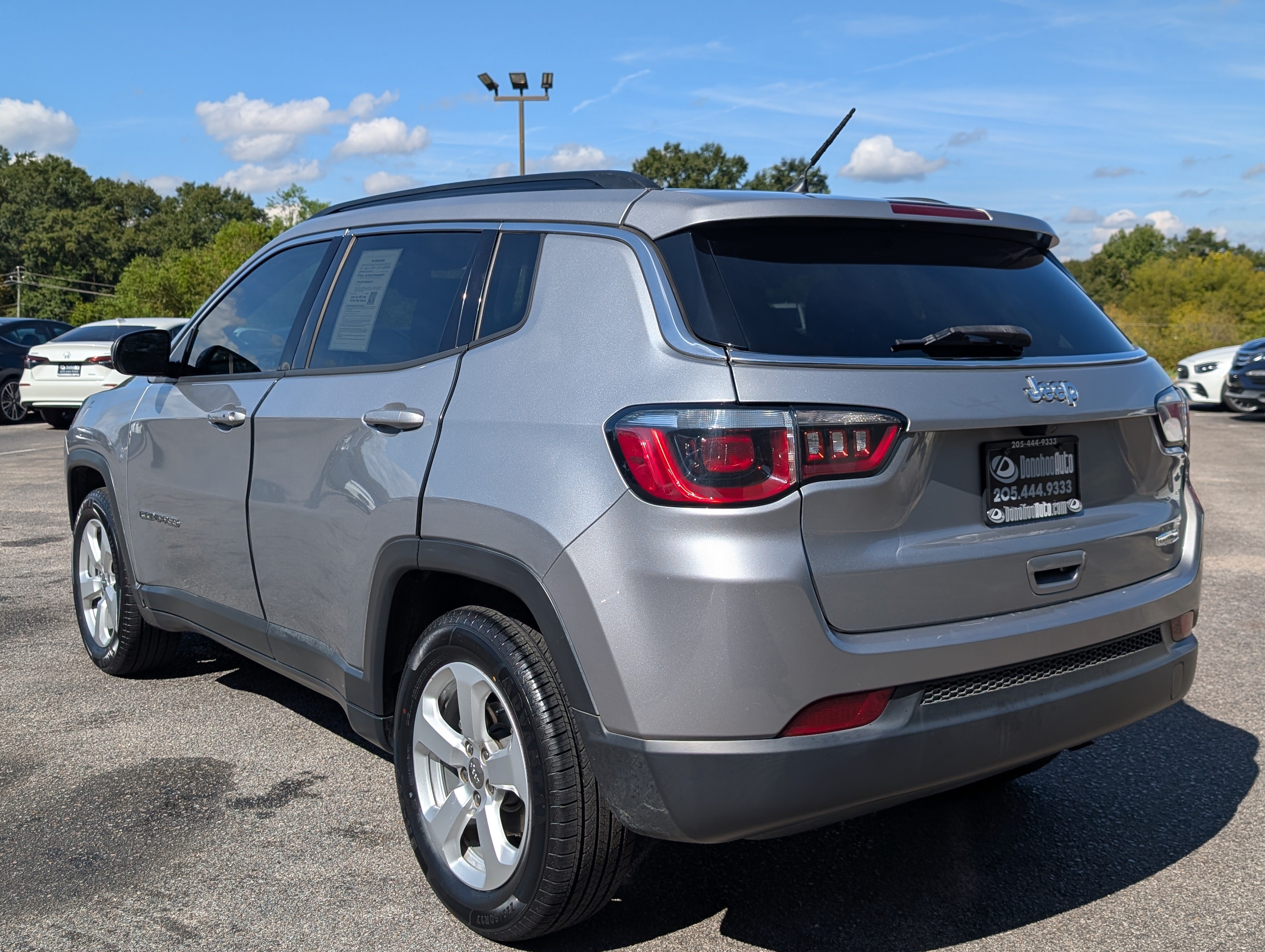 Used 2018 Jeep Compass Latitude FWD image 7